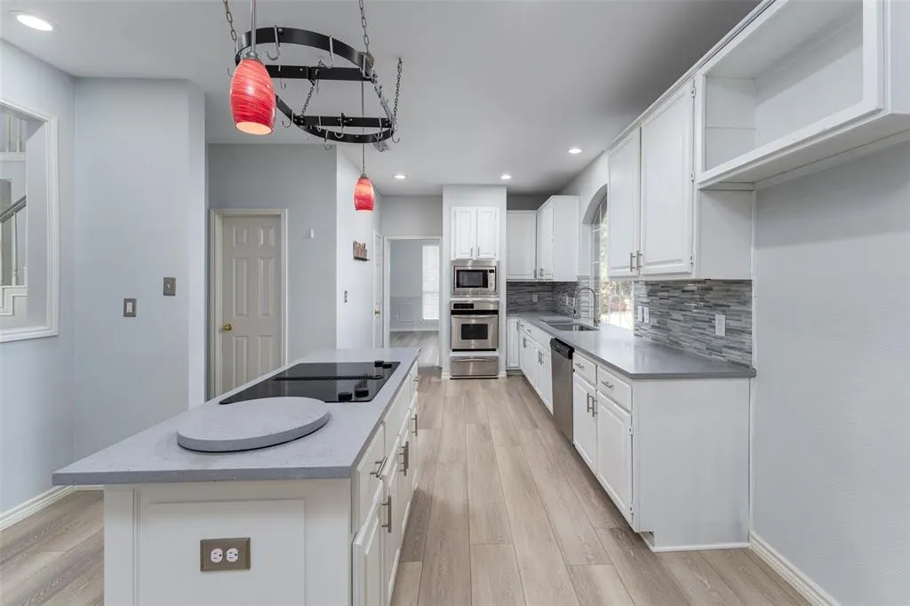 1811 Rolling Ridge Drive