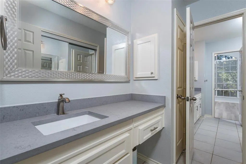 1811 Rolling Ridge Drive