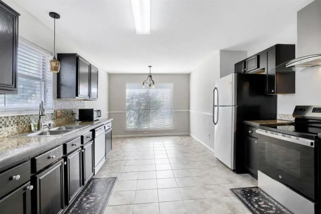 2039 Angelica Way