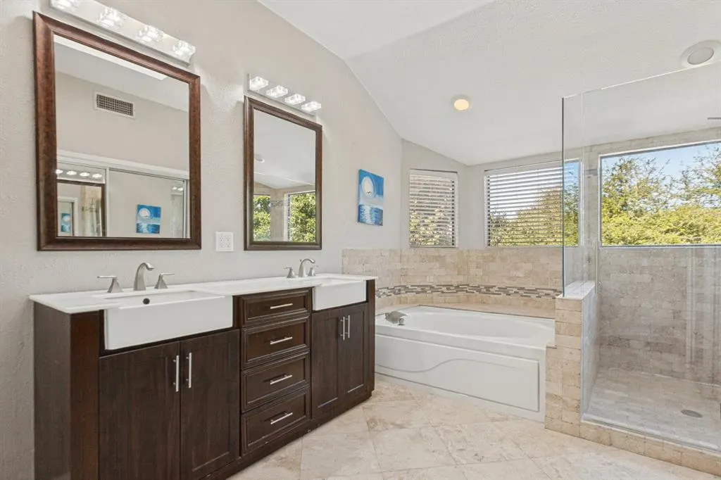 5221 Old Shepard Place