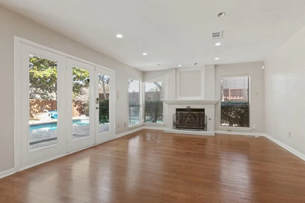 5221 Old Shepard Place
