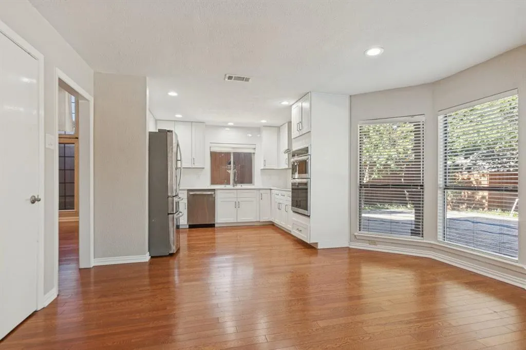5221 Old Shepard Place