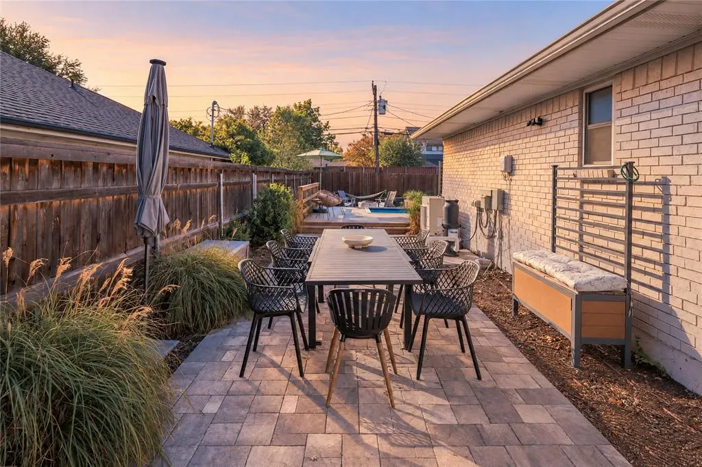 6112 E Lovers Lane