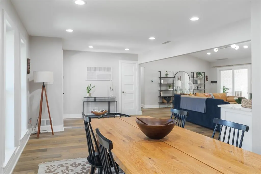 6112 E Lovers Lane