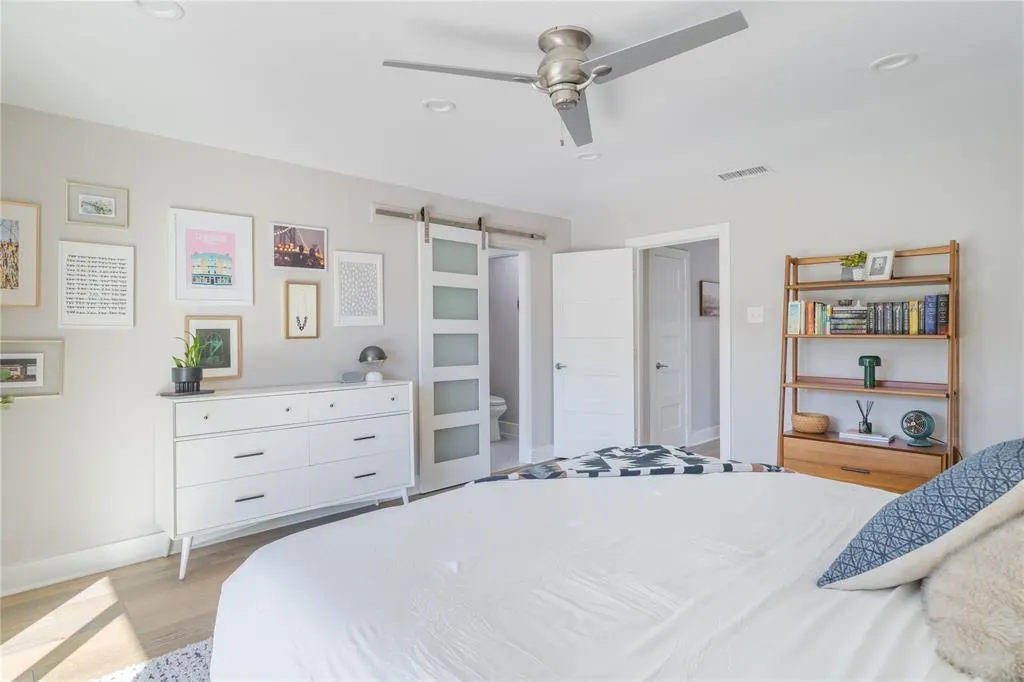 6112 E Lovers Lane