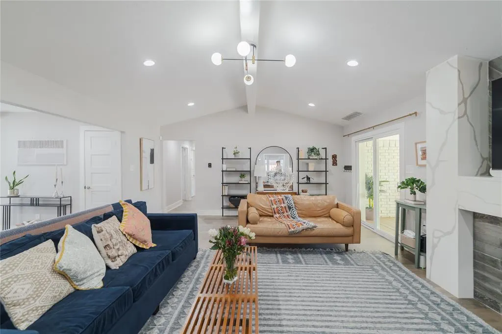 6112 E Lovers Lane
