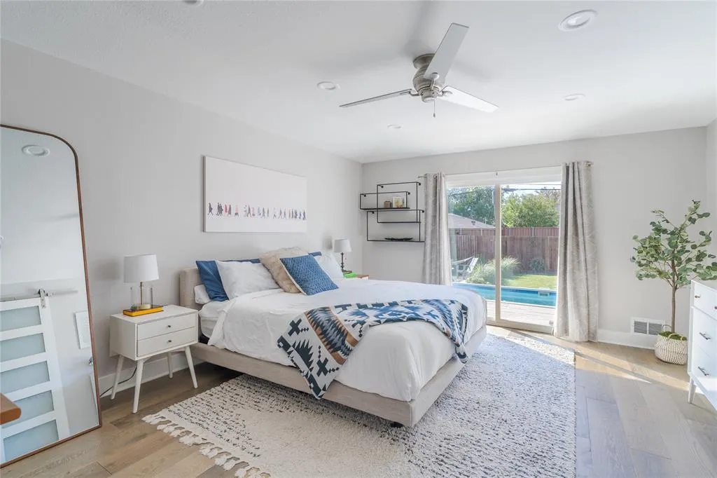 6112 E Lovers Lane