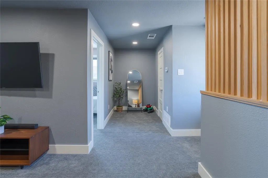6112 E Lovers Lane