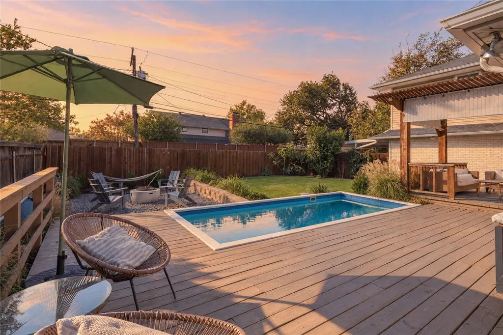 6112 E Lovers Lane
