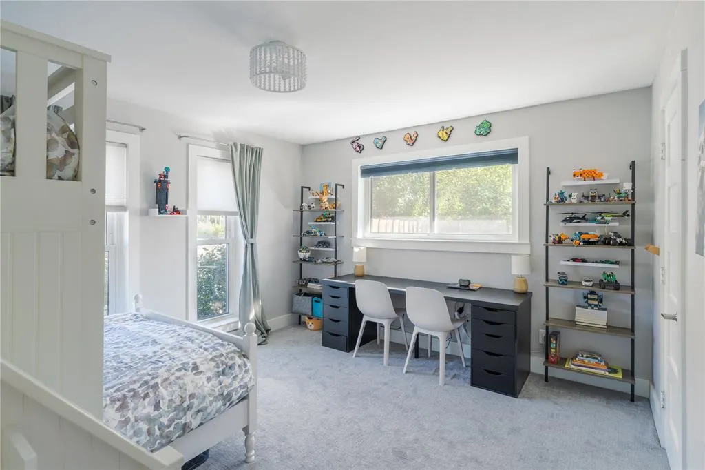 6112 E Lovers Lane