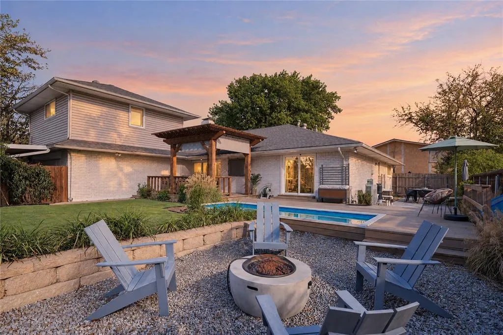 6112 E Lovers Lane