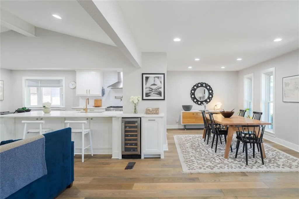6112 E Lovers Lane