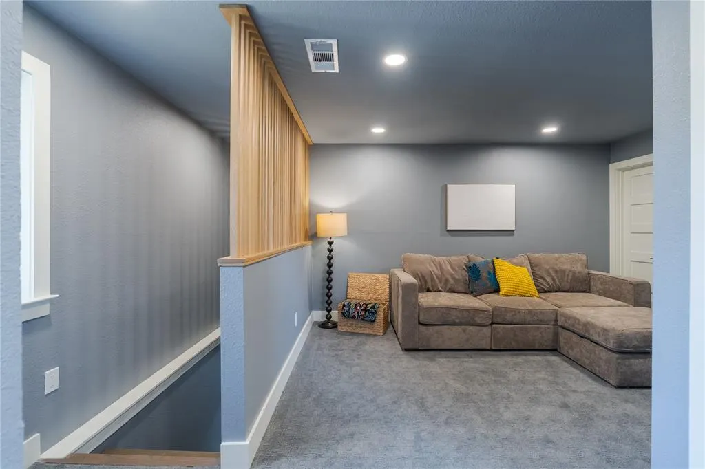 6112 E Lovers Lane