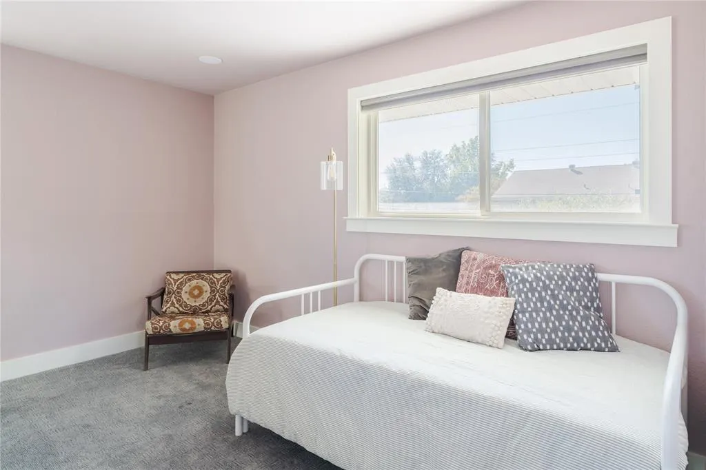6112 E Lovers Lane