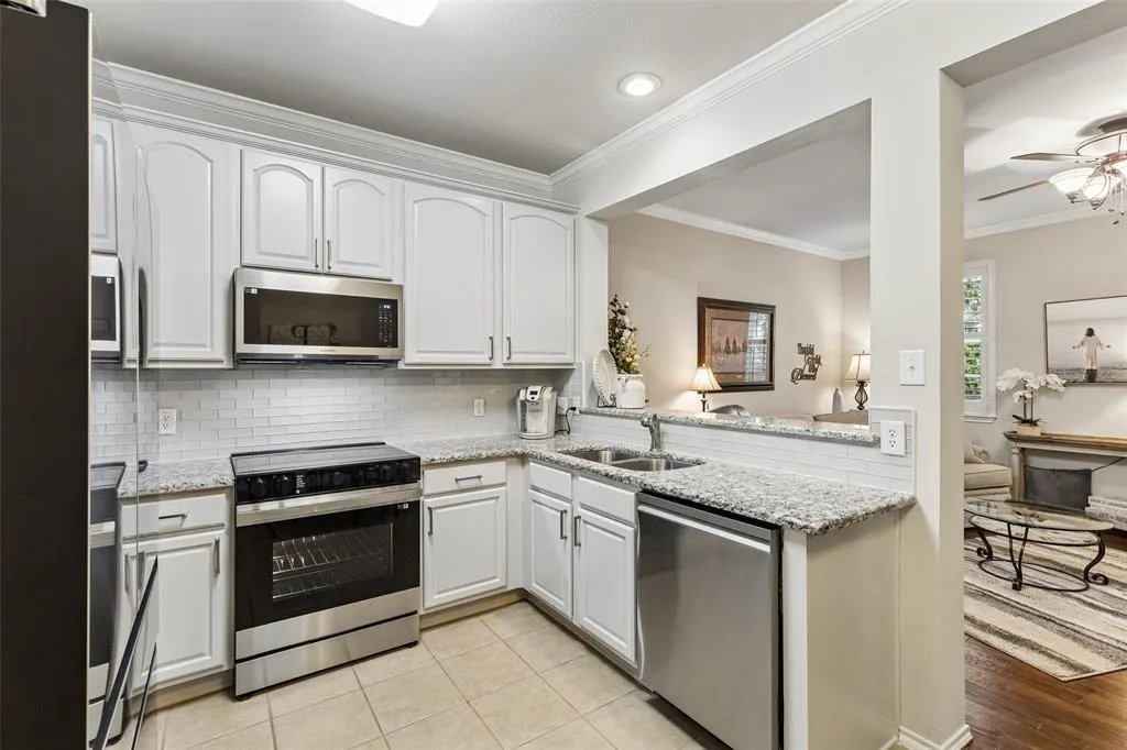 4136 Kyndra Circle