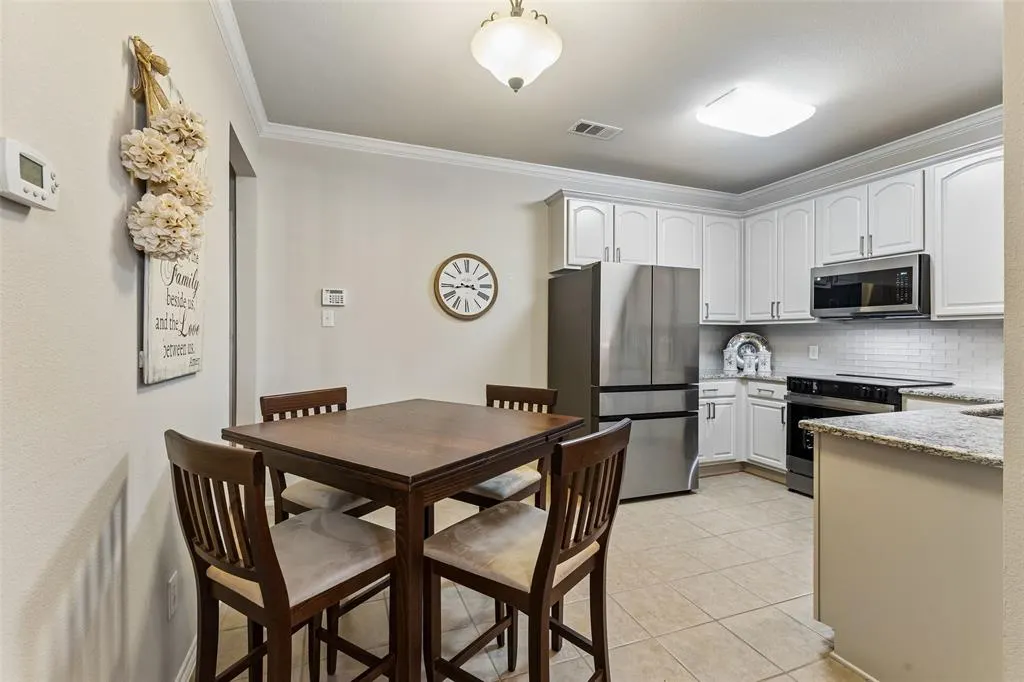 4136 Kyndra Circle