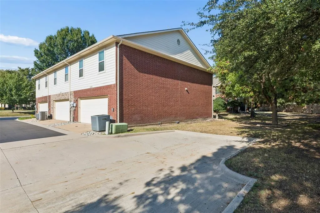 4136 Kyndra Circle