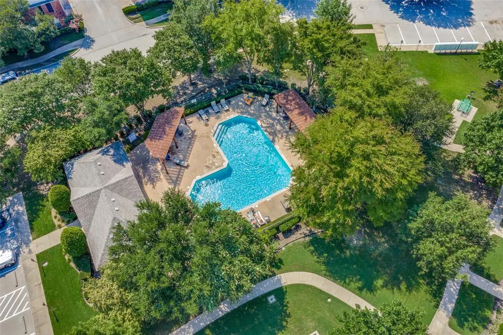 4136 Kyndra Circle