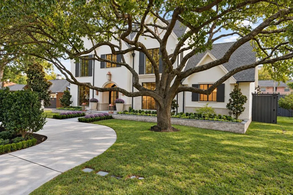 6304 Del Norte Lane
