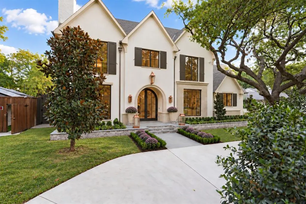 6304 Del Norte Lane