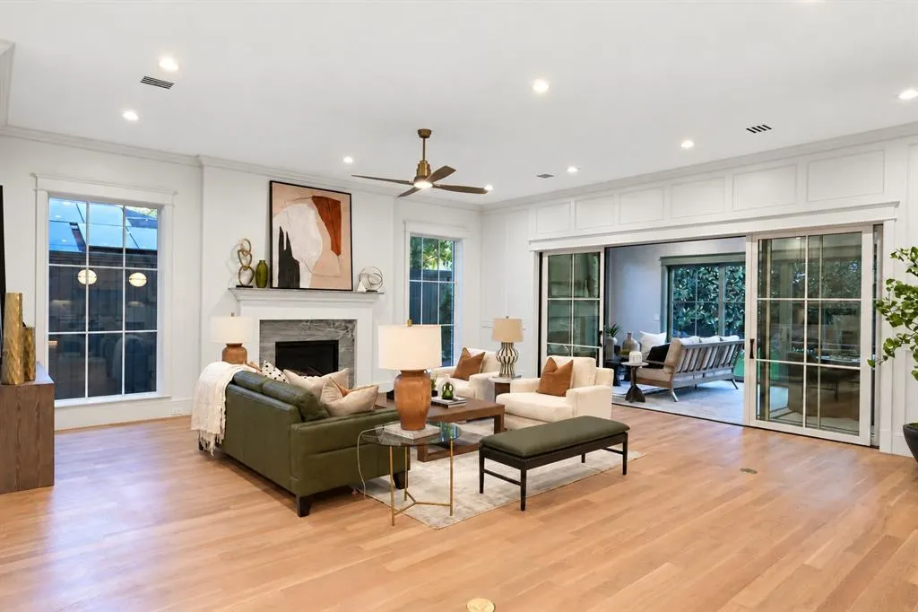 6304 Del Norte Lane