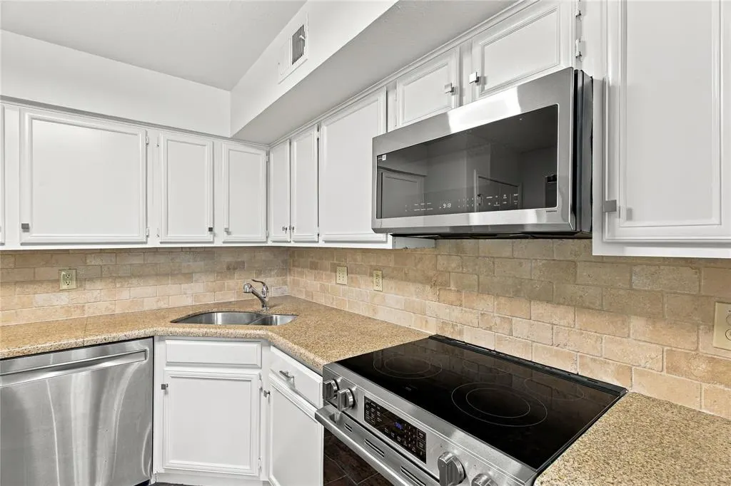 15151 Berry Trail #1505