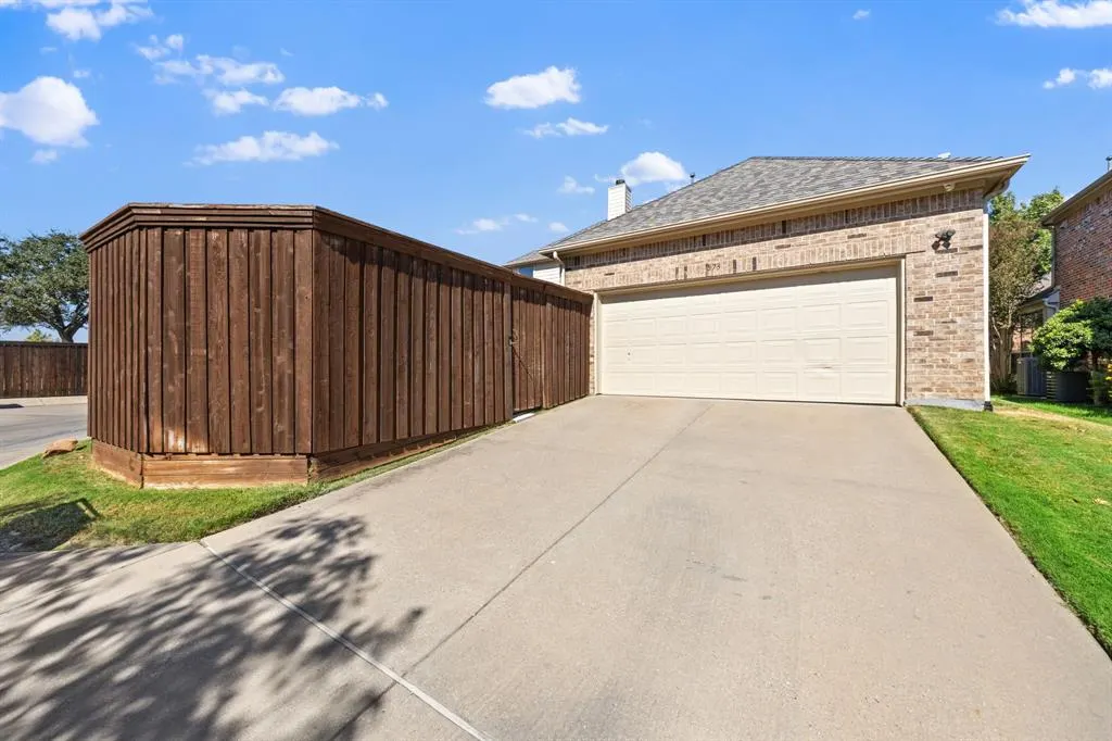 5731 Noble Oak Lane