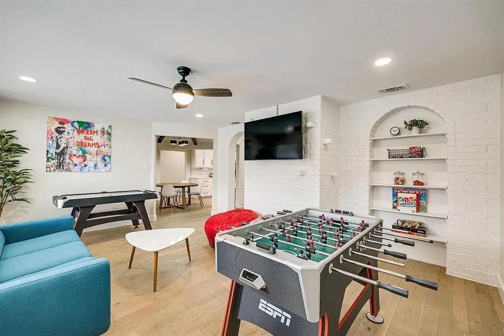2836 Meadowbrook Drive