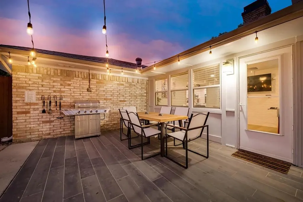 2836 Meadowbrook Drive