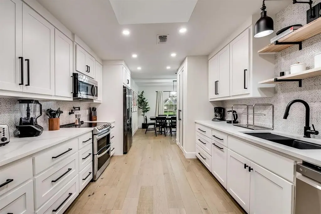 2836 Meadowbrook Drive