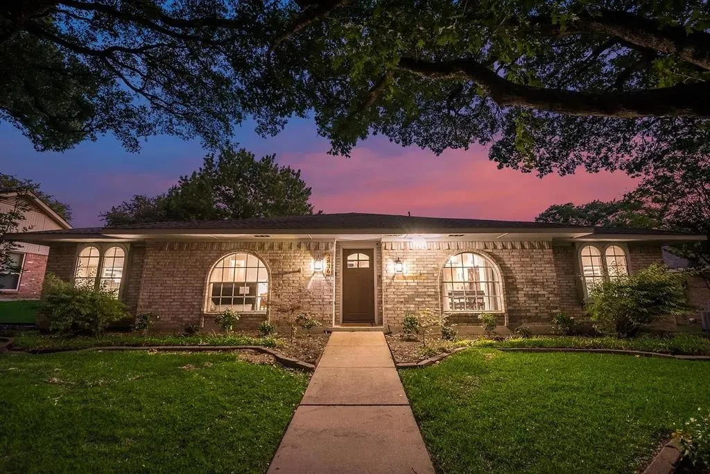 2836 Meadowbrook Drive