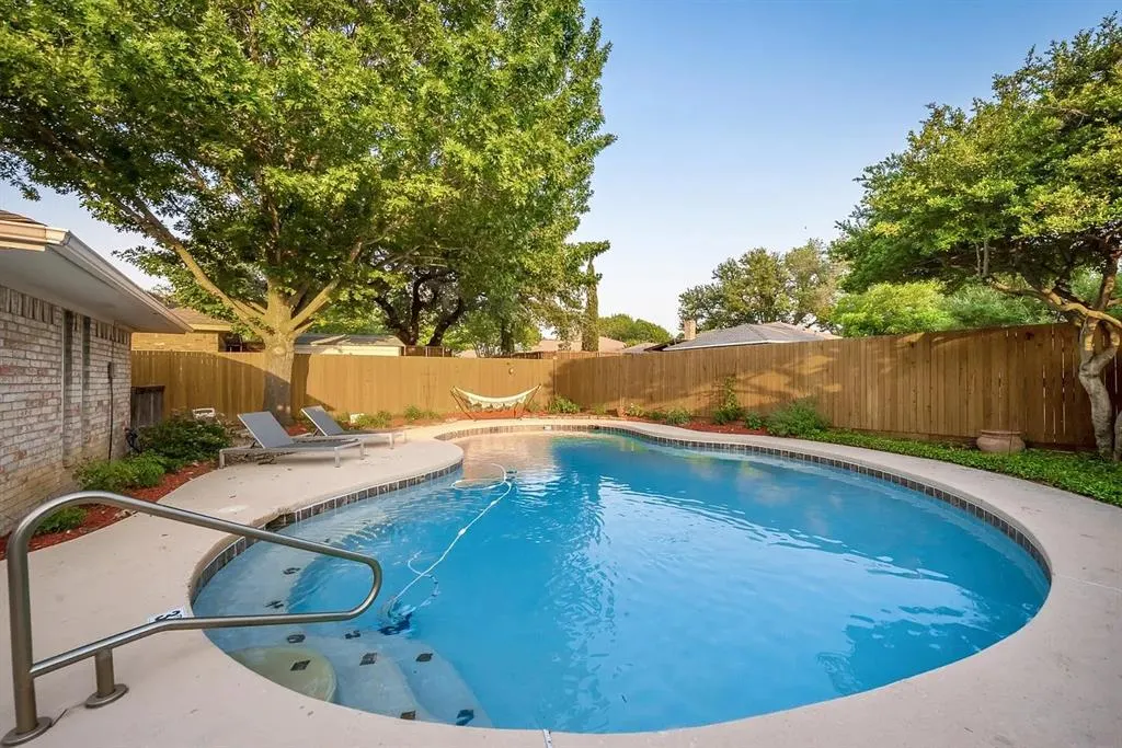 2836 Meadowbrook Drive