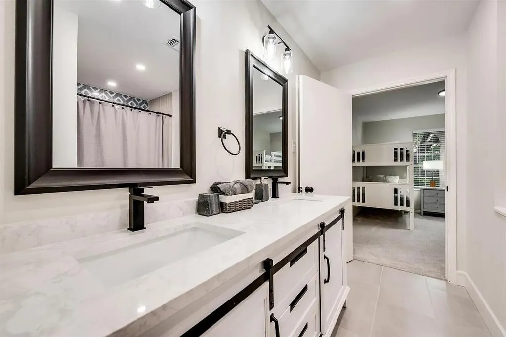 2836 Meadowbrook Drive