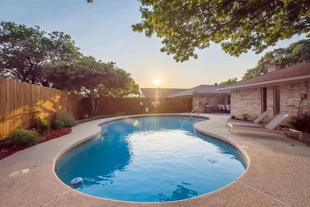 2836 Meadowbrook Drive