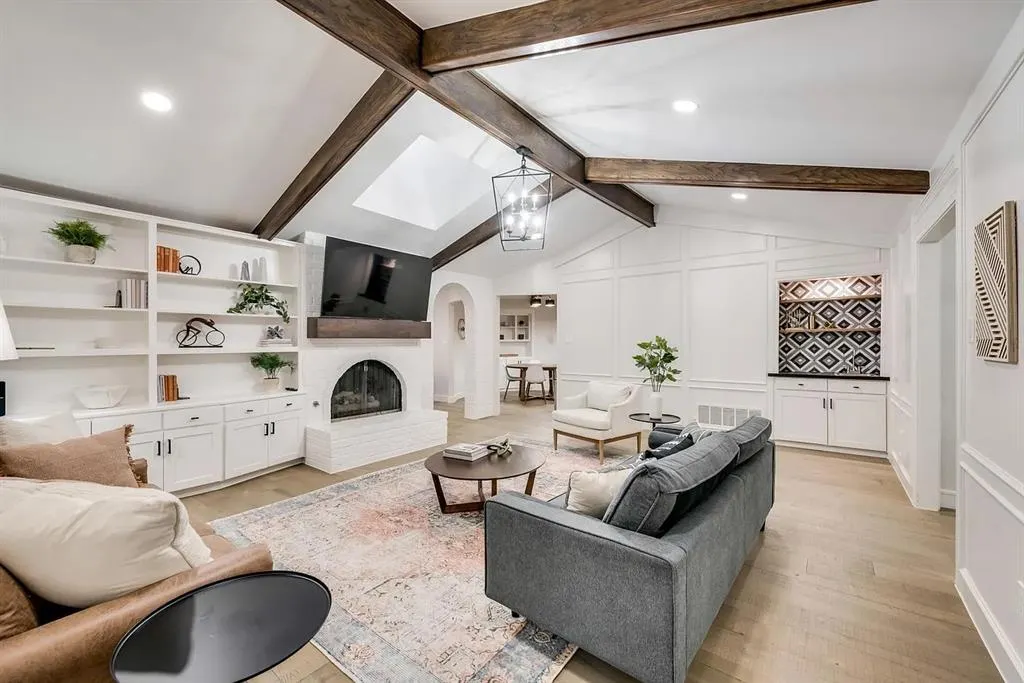2836 Meadowbrook Drive