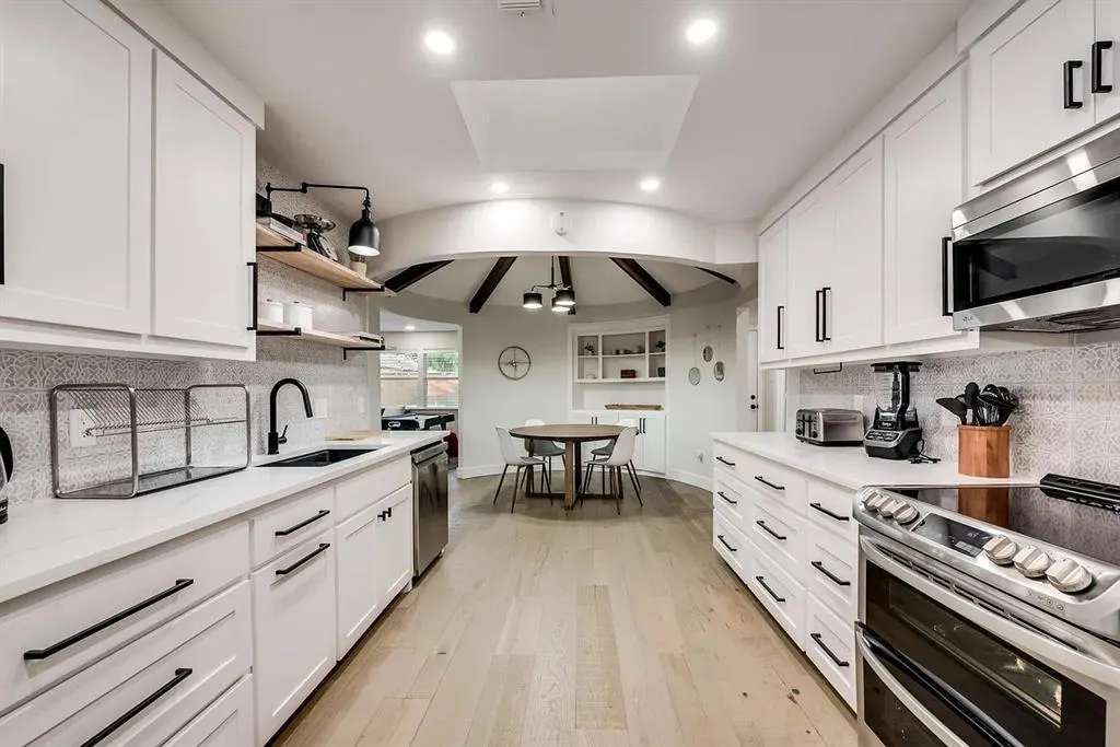 2836 Meadowbrook Drive