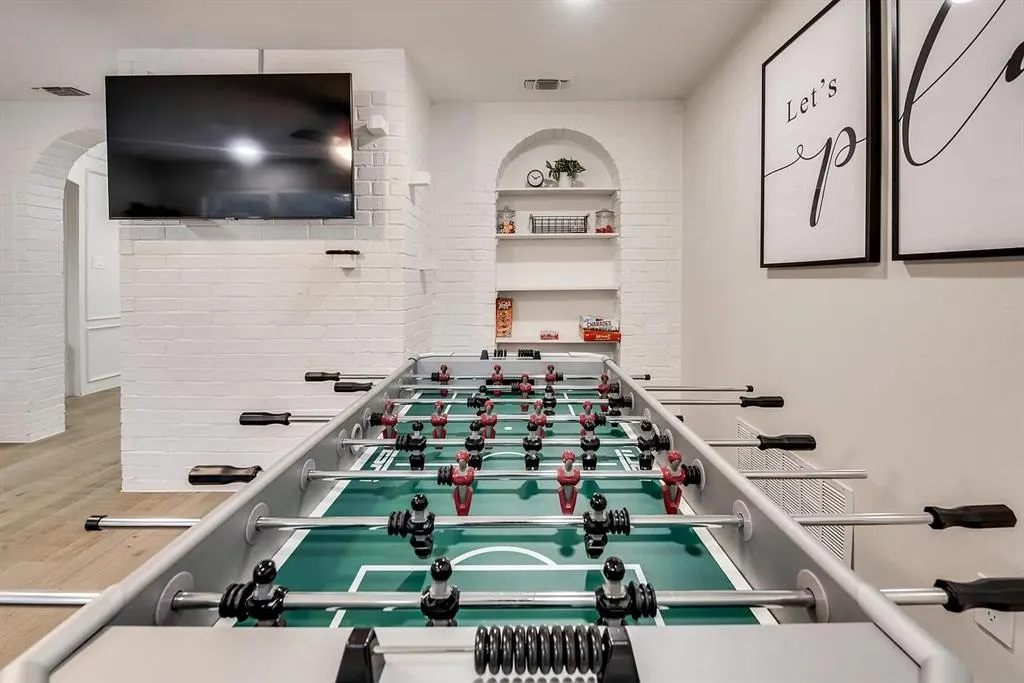 2836 Meadowbrook Drive