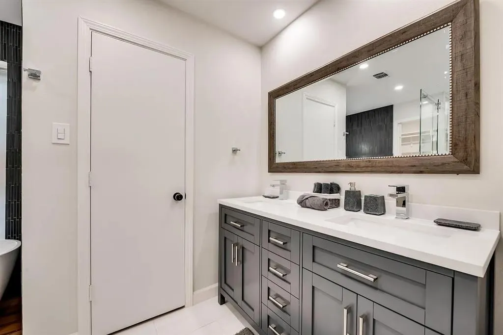 2836 Meadowbrook Drive