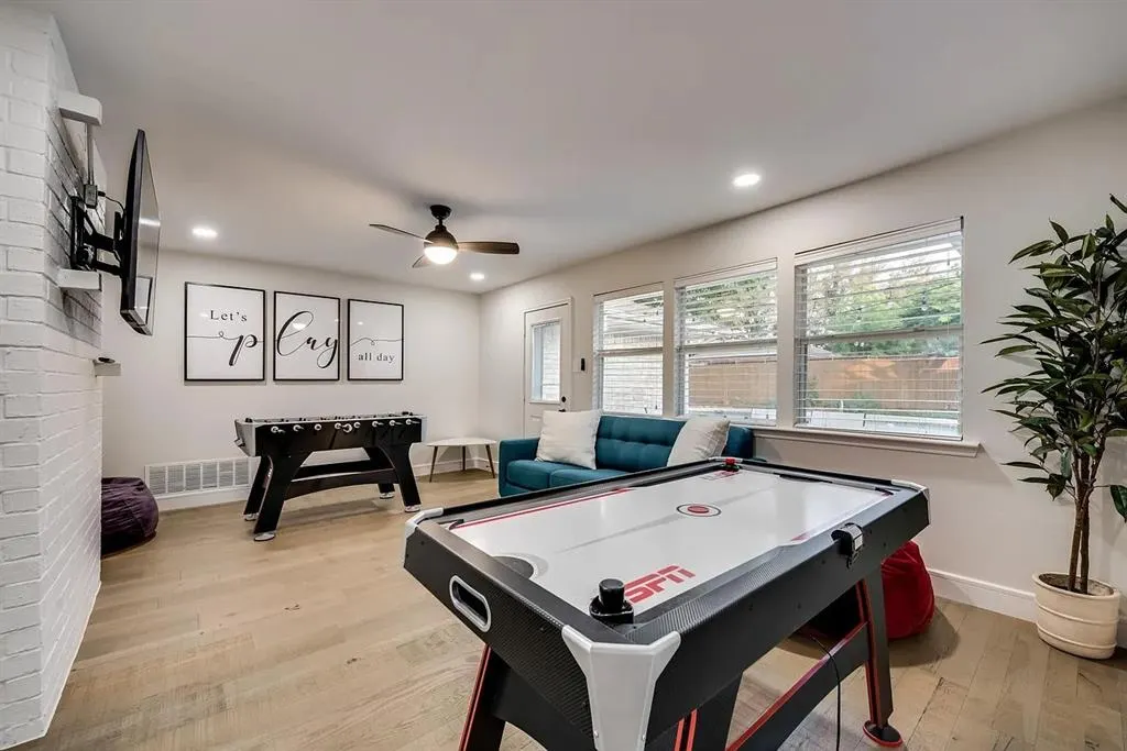 2836 Meadowbrook Drive
