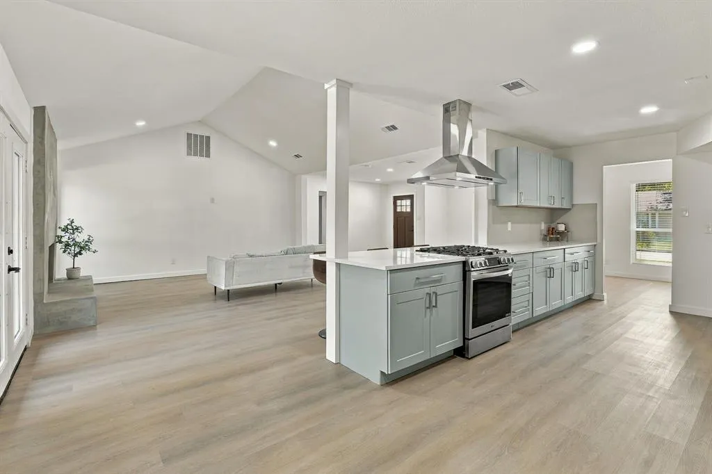 2118 Redondo Drive