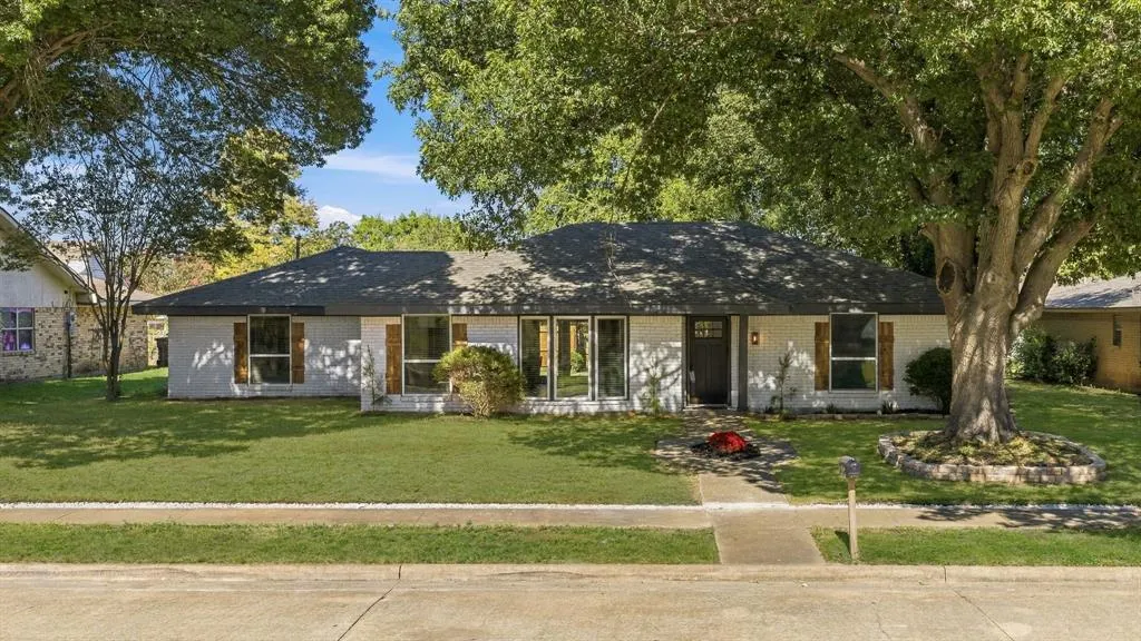 2118 Redondo Drive