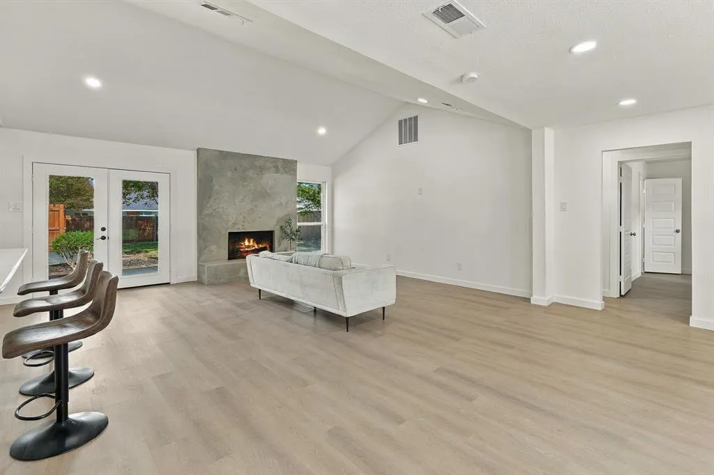 2118 Redondo Drive