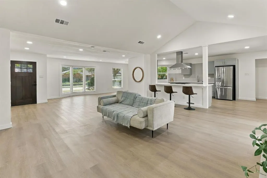 2118 Redondo Drive