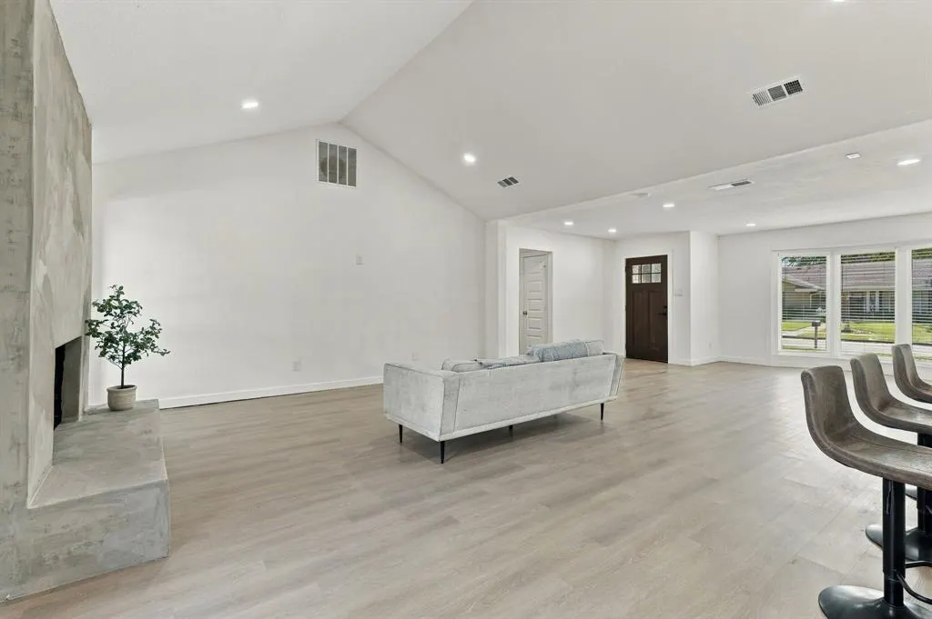 2118 Redondo Drive