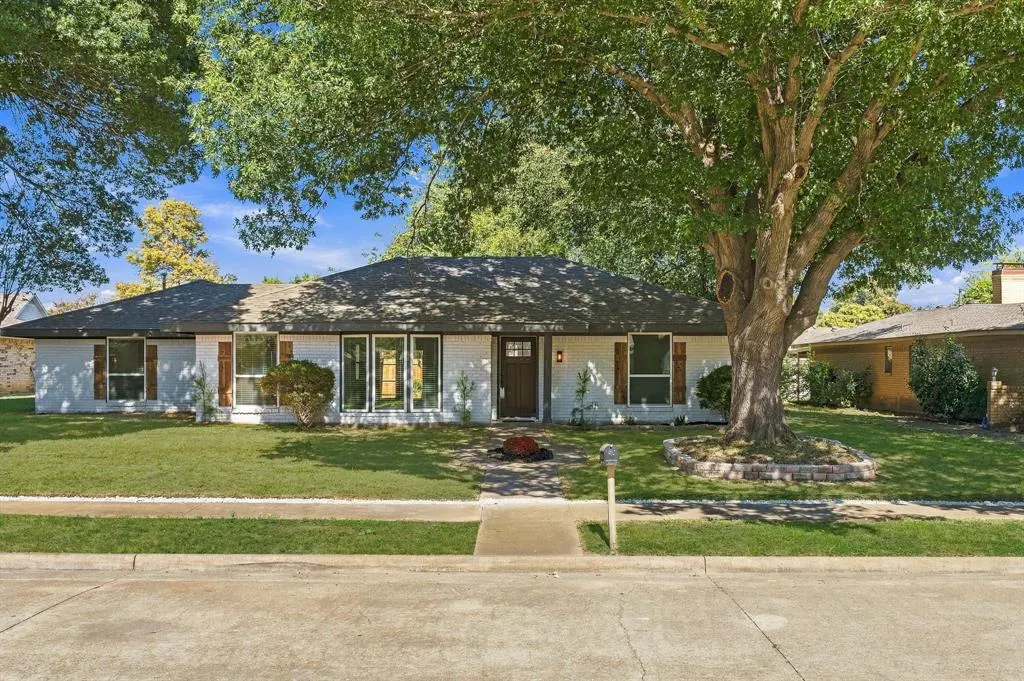 2118 Redondo Drive