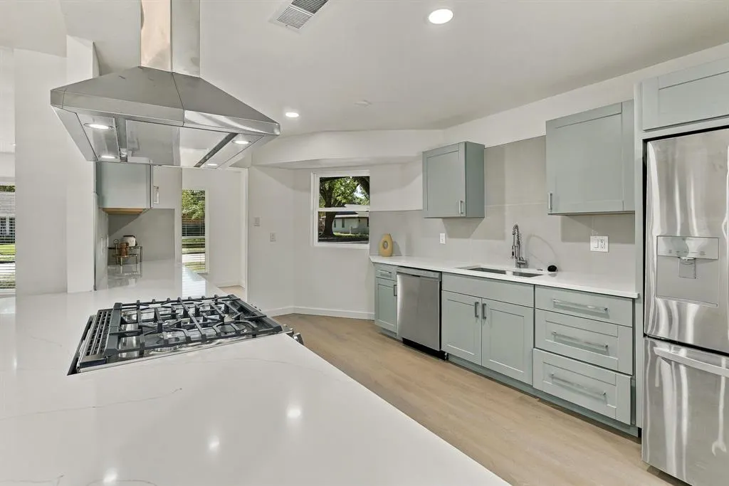2118 Redondo Drive