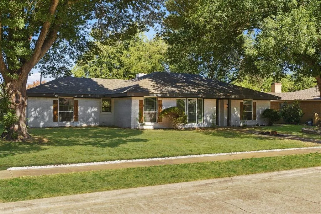 2118 Redondo Drive