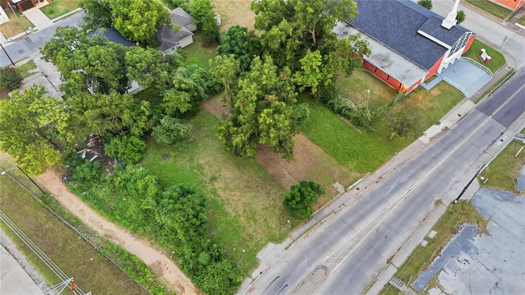 3138 Metropolitan Avenue