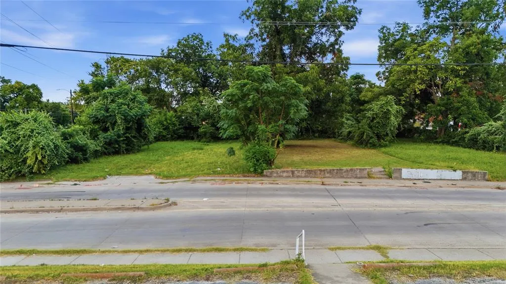 3138 Metropolitan Avenue