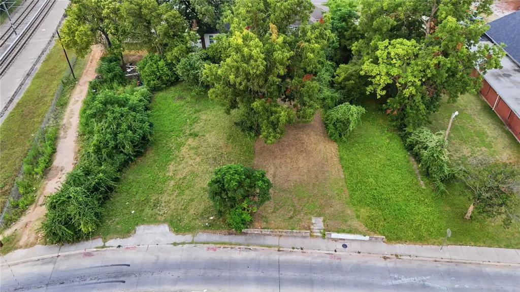 3136 Metropolitan Avenue